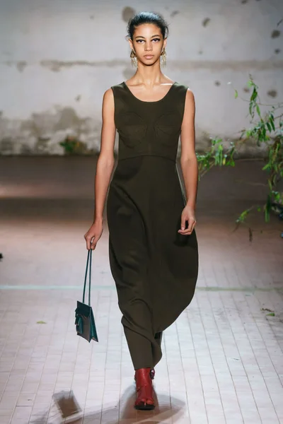 Look 17